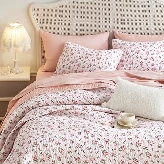 Floral cottagecore quilt set